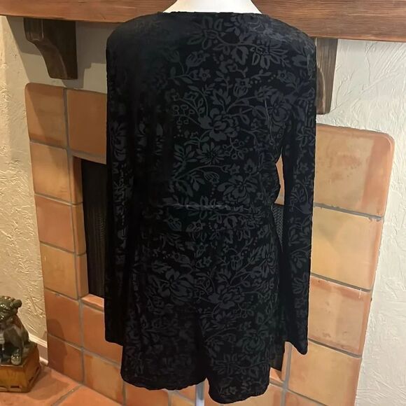 SAYLOR Black Floral VelvetMesh Burnout Long Sleeved Romper, M! - Picture 6 of 10